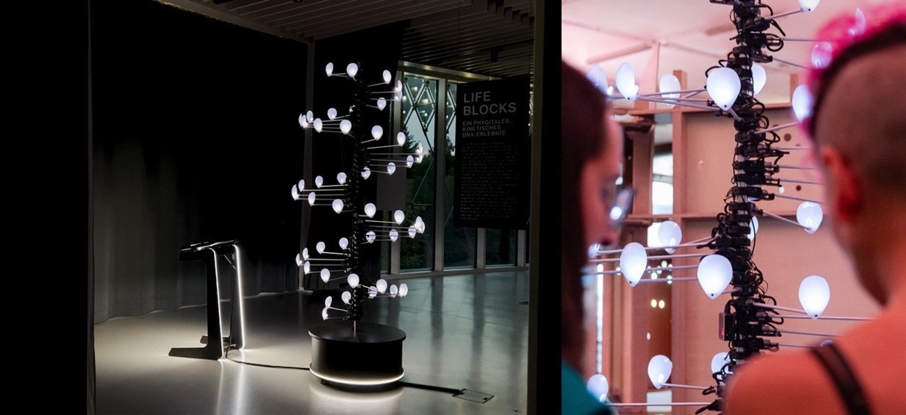 Pieza interactiva "Life Blocks" en dos entornos diferentes. Exposición "Life’s Journey"